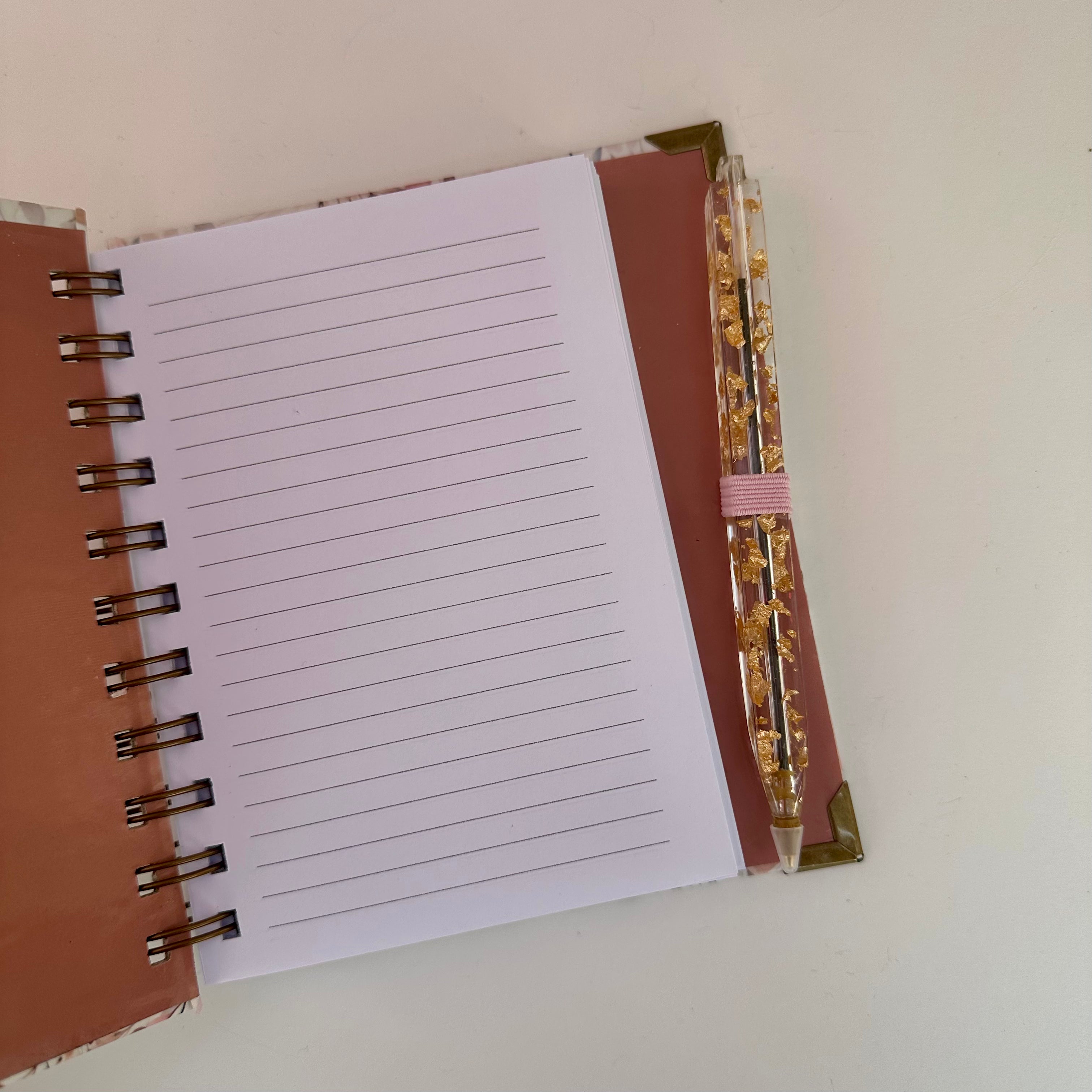 Caderno + Caneta